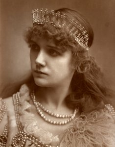 ماريون هود ، مغنية أوبرا سوبرانو البريطانية ومغنية المسرح الموسيقي ، 1884. بواسطة شركة سانت جيمس للتصوير الفوتوغرافي