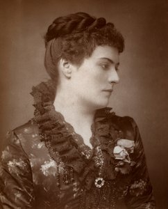صوفي اير ، ممثلة بريطانية ، 1883 بواسطة شركة سانت جيمس للتصوير الفوتوغرافي