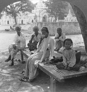 مشروب اجتماعي للقهوة ، ماندالاي ، بورما ، 1908. بواسطة شركة السفر ستيريو