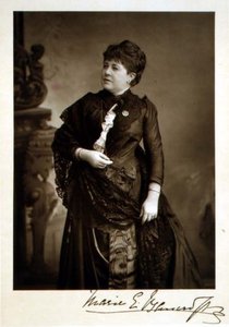 ماري إيفي ويلتون بانكروفت (1839-1921) ، ممثلة ومديرة مسرحية ، صورة شخصية (صورة بالأبيض والأسود)