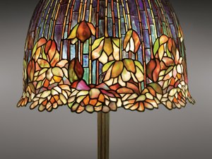 مصباح طاولة `` Pond Lily &39;&39; ، حوالي 1903 (زجاج رصاصي وبرونز مطلي)