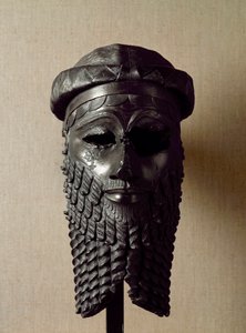 الفن السومري: رأس الملك ربما نارام سين (نارام سين) (2254-2218 قبل الميلاد). النحت البرونزي. حوالي 2250 ق. 36x20 سم بغداد متحف العراق الوطني