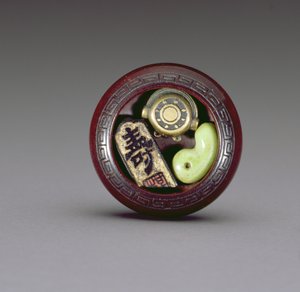 وعاء صغير من الزكاة ، 1880-1900 (خشب مع قرون الأيل المرصعة ، المعدن ورنيش) (انظر أيضًا 195423) بواسطة سوزوكي توكوكو
