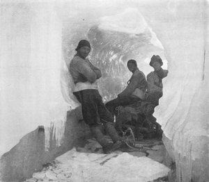 الحزب الغربي الأول في نفق جليدي طبيعي ، c1911 ، 1913