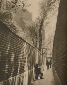 في Lansdowne Passage ، حيث كان أحد عمال الطرق يعرج مرة واحدة لحياته ، c1935. بواسطة تايلور