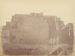 منظر قريب للجانب الخلفي من الرماسيوم بواسطة Théodule Devéria