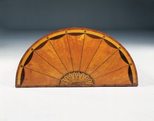 جورج الثالث ماركيتري ديمي لون كومود ، 1760-1779 (ساتينوود ، قطيفة وتوليب وود) بواسطة توماس (Attr.to) Chippendale
