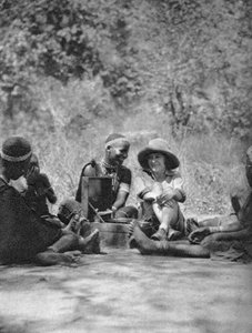 الاستماع إلى الحاكي ، بولاوايو إلى ديت ، روديسيا ، c1924-c1925 1927 بواسطة توماس أ. جلوفر