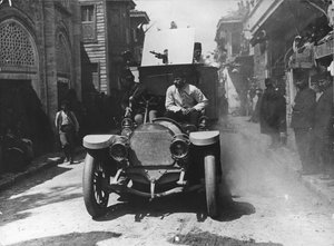 سيارة مصفحة تعود لشاب تركس 1909