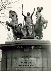 Boadicea وبناتها ، مجموعة النحت البرونزي ، 1885