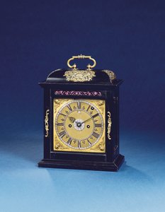 شنت الملكة آن قوس ضرب مع تكرار سحب الربع ، رقم 376 ، c.1705 (خشب الأبنوس والنحاس المذهب) (انظر أيضًا 867499-500)