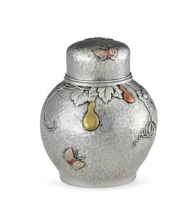 علبة الشاي ، حوالي 1880 (فضي ومعدن مختلط) (انظر أيضًا 703373) بواسطة تيفاني وشركاه