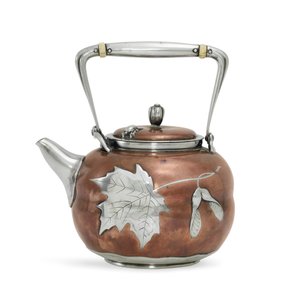غلاية شاي 1880 (فضي ونحاسي) بواسطة تيفاني وشركاه