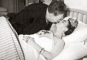 فريدا كاهلو ودييجو ريفيرا في البيت الأزرق (كازا أزول) ، كويواكان ، مكسيكو سيتي ، 1940