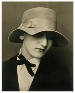 صورة لأنيتا برينر ، ج .1925 بواسطة تينا مودوتي