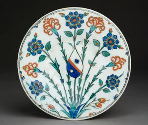 صحن مع شعار النبالة الأوروبي ، وير Iznik وير ، التركية ، c.1570 (عجينة حجرية مع متعدد الألوان تحت التزجيج) بواسطة المدرسة التركية
