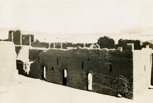 السكن في المصطبة السفلية لدير القديس سمعان، أسوان، مصر، صورة لأوغو مونيريه دي فيلارد بواسطة أوغو مونيريت دي فيلارد
