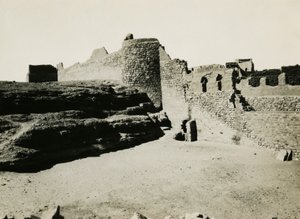 دير القديس سمعان، يُرى من الجنوب الشرقي، أسوان، مصر، صورة لأوغو مونيريه دي فيلارد