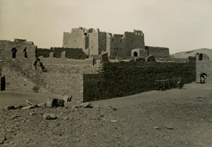 دير القديس سمعان، يُرى من الجنوب الشرقي، أسوان، مصر، صورة لأوغو مونيريه دي فيلارد بواسطة أوغو مونيريت دي فيلارد