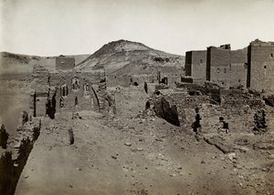 دير القديس سمعان، يُرى من منطقة المدرجات إلى الجنوب الغربي، أسوان، مصر، تصوير أوغو مونيريه دي فيلارد بواسطة أوغو مونيريت دي فيلارد