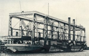 سكة حديد عائمة ، 1922. بواسطة غير معروف