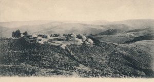 A Kafir Kraal - Zululand ، أوائل القرن العشرين. بواسطة غير معروف