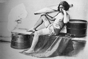 امرأة ماركيزا مع الجزء السفلي من الساقين وشم بالكامل ، 1902 بواسطة غير معروف