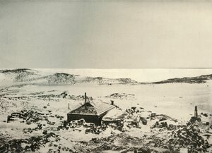 منظر للكوخ ينظر شمالاً ، c1908 ، 1909. بواسطة غير معروف