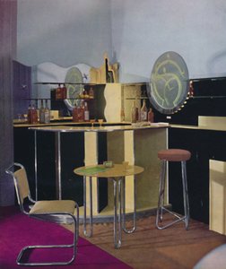 بار كوكتيل من قبل شركة Vitrolite البريطانية في لندن ، صممه كينيث تشيزمان ، 1935 بواسطة غير معروف