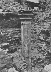 عمود في قاعة Blackfriars Priory ، مدينة لندن ، 1906 بواسطة غير معروف
