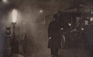 شرطي يوجه حركة المرور في الضباب ، لندن ، c1910s-c1920s بواسطة غير معروف