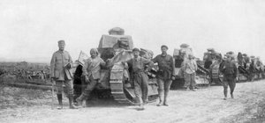 مجموعة من الدبابات الخفيفة ، سواسون ، فرنسا ، 1918 بواسطة غير معروف