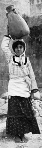 خادمة الناصرة ، 1926 بواسطة غير معروف