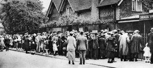 قائمة انتظار لحديقة الحيوانات في عطلة وطنية ، لندن ، 1926-1927 بواسطة غير معروف