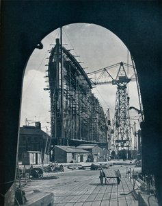 منظر مذهل لبطانة كونارد العملاقة ، الملكة ماري ، في Clydebank ، غلاسكو ، 1934 بواسطة غير معروف