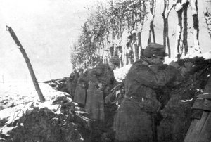 خندق مليء بالمشاة الاحتياطية ، با دو كاليه ، فرنسا ، الشتاء ، 1915 بواسطة غير معروف