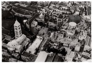 منظر جوي لكنيسة القيامة ، القدس ، فلسطين ، من زيبلين ، 1931 1933 بواسطة غير معروف