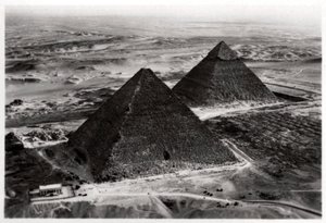 منظر جوي لأهرامات الجيزة ، مصر ، من زيبلين ، 1931 1933 بواسطة غير معروف