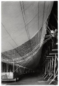 المنطاد LZ1 Graf Zeppelin قيد الإنشاء ، 1899 1933 بواسطة غير معروف