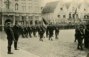 ألبرت الأول من بلجيكا يراجع القوات ، الحرب العالمية الأولى ، 1914 ، c1920. بواسطة غير معروف