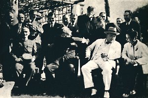 قادة الحلفاء يجتمعون في القاهرة ، نوفمبر 1943 ، 1945. بواسطة غير معروف