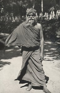 عاملة سنهالية قديمة من كاندي ، 1926 بواسطة غير معروف