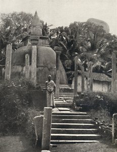 أمباتالا داجوبا في Mihintale ، مكان استراحة من بقايا Mahinda ، بنيت في 275 قبل الميلاد قبل الميلاد ، 1926 بواسطة غير معروف