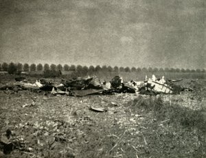 وبعد ذلك: نهاية هينكل في حقل فرنسي ، 1939-1940 ، 1941. بواسطة غير معروف
