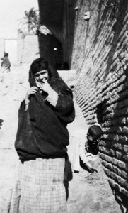 امرأة عربية ، العراق ، 1917-1919 بواسطة غير معروف