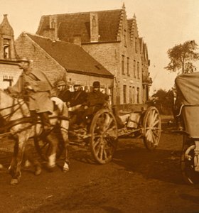 المدفعية تتحرك فوق الخط ، c1914-c1918 بواسطة غير معروف