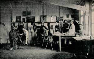 أسرى الحرب الفنانين في الاستوديو الخاص بهم في جيسن ، c1916 بواسطة غير معروف