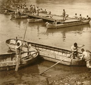 تجميع جسر عائم ، c1914-c1918 بواسطة غير معروف