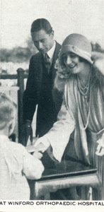 في مستشفى وينفورد لتقويم العظام ، 1928 1937 بواسطة غير معروف