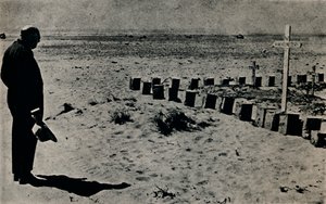 في مقبرة ساحة المعركة في مصر ، 1942 ، 1945. بواسطة غير معروف